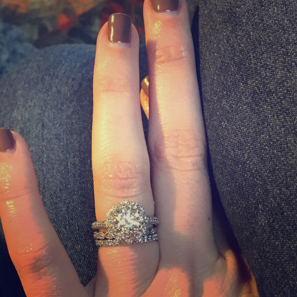 Art carved 18karat white gold engagement setting